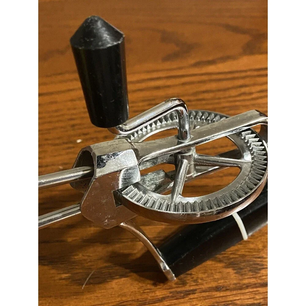 Unbranded vintage hand